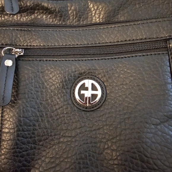 NWOT GIANI BERNINI PEBBLE HOBO BAG - Picture 2 of 8